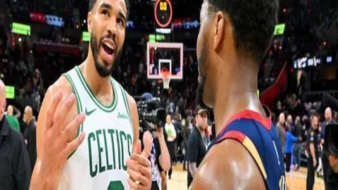 巴萨欧冠激战本菲卡，拉菲尼亚双响并送助攻，亚马尔立功，总比分4-1挺进八强